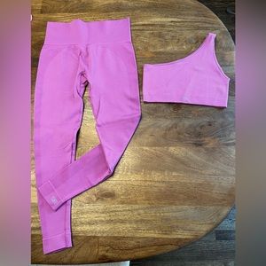 NWOT SET Active One Shoulder Sports Bra and Leggings Set - Size M